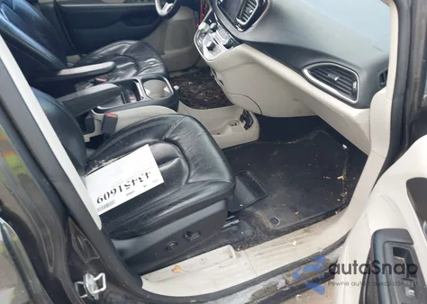 2018 Chrysler Pacifica Touring L z USA, uszkodzony, nr VIN 2C4RC1BG2JR155378